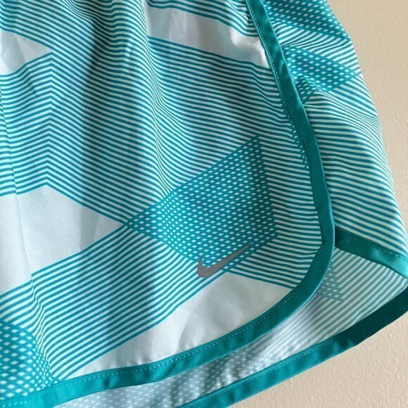 NIKE DRI-FIT SHORTS ATHLETIC TEAL WOMENS SIZE‎ M RUNNING - Picture 2 of 6